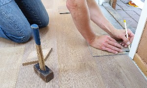Installing hardwood floor